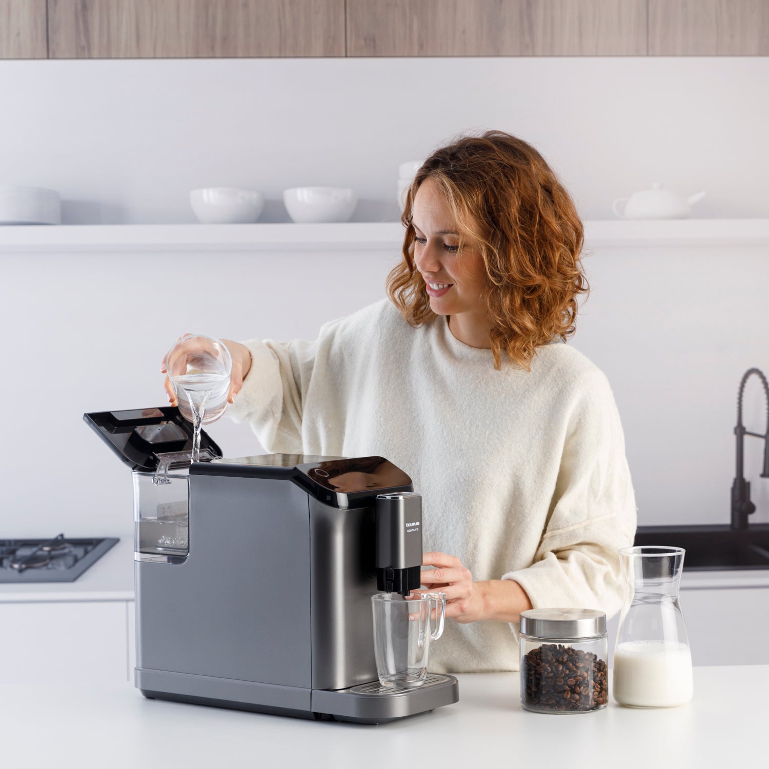 La cafetera superautomática perfecta para cocinas pequeñas solo